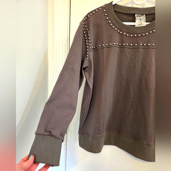 VOCAL Gray Top With Silver Grommets Med - Picture 8 of 8